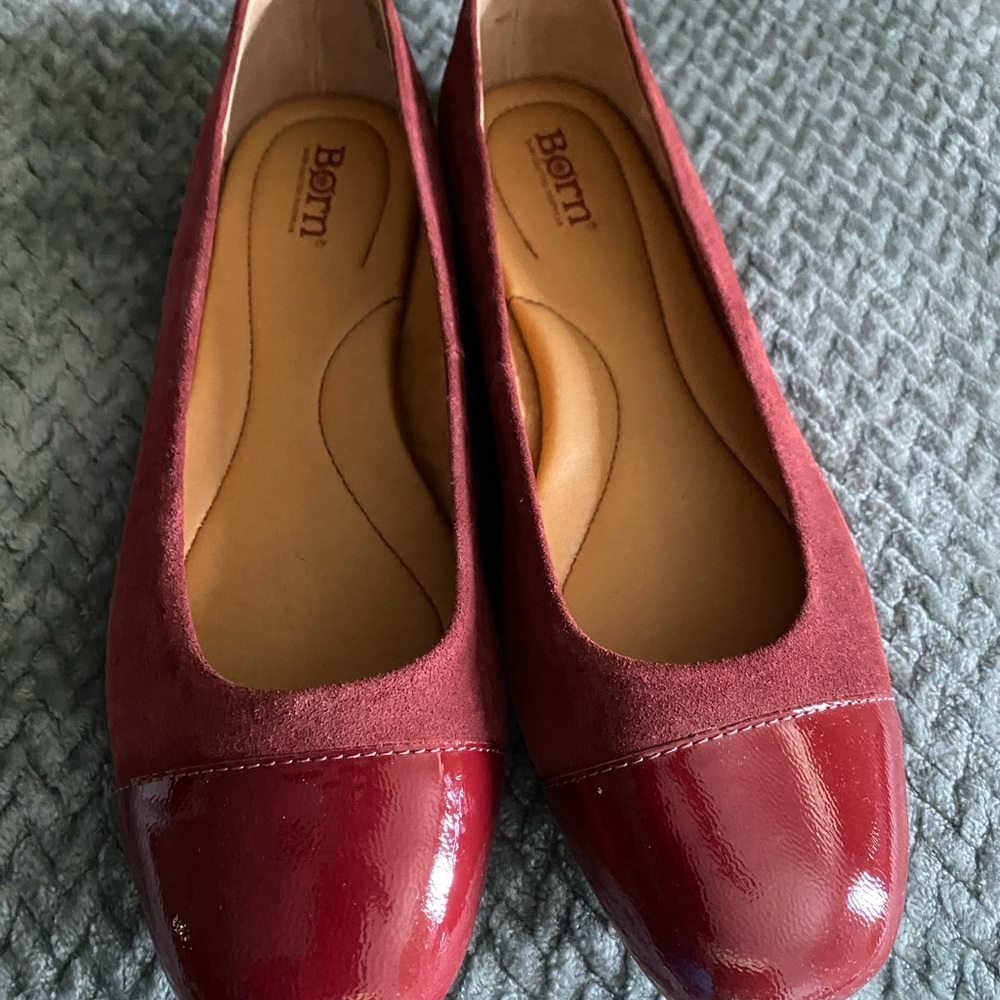 BNWOT Born flats size 9 - burgundy